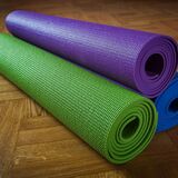 Os 10 melhores tapetes de yoga de 2024: PVC, EVA, TPE, borracha NBR e borracha natural e mais!