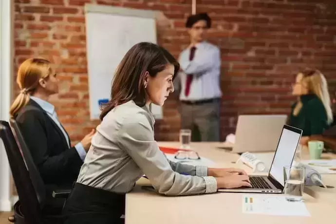 A importância do controle de ponto para o fechamento contábil