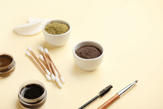 Materiais para fazer a sobrancelha com henna