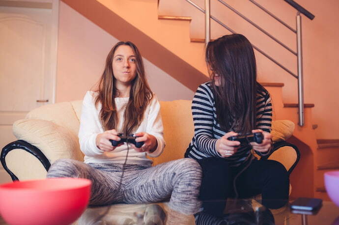 Meninas jogando videogame