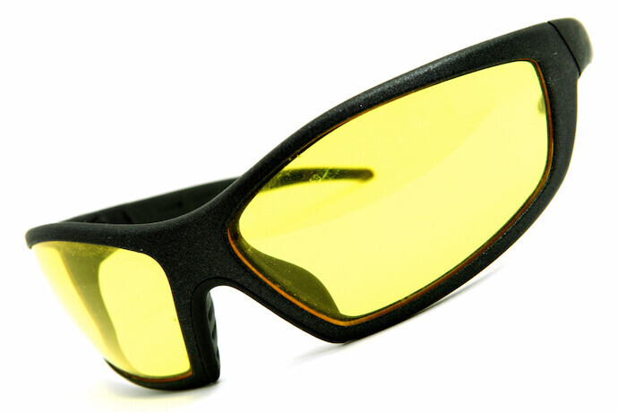 Óculos com lente amarela
