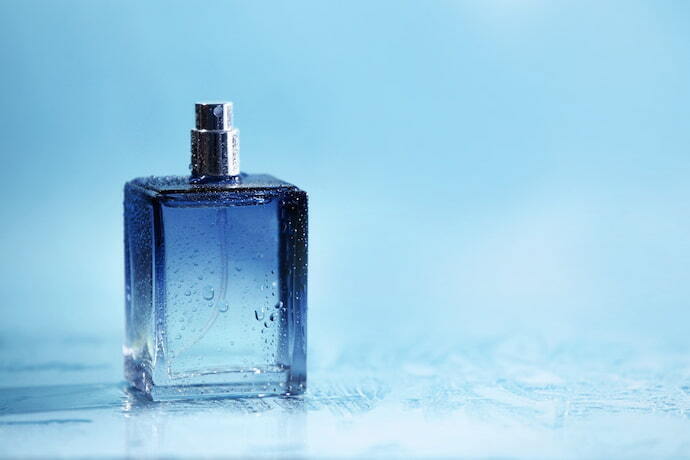 Frasco de perfume azul