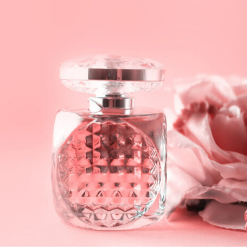Os 21 melhores perfumes femininos de 2023: da Lancôme, Yves Saint Laurent e mais!