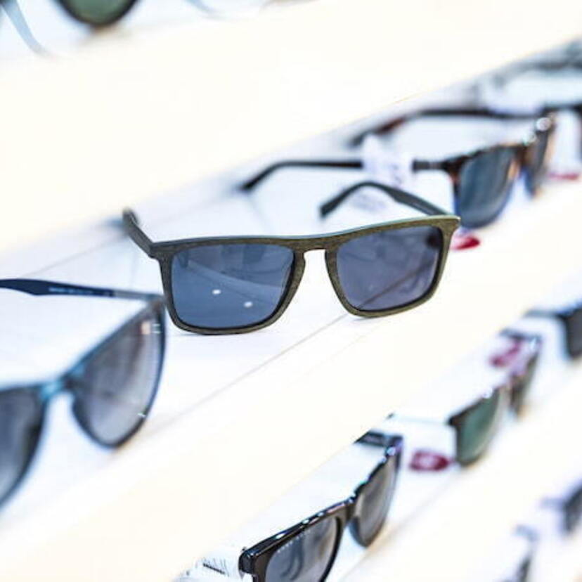Os 10 melhores óculos de sol masculinos em 2023: Ray Ban, Oakley e mais!