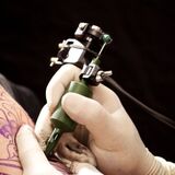 As 10 Melhores Pomadas para Tatuagem de 2023: Bepantriz, Bepantol e mais!