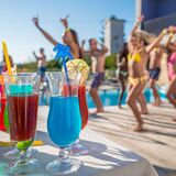 Pool party: veja dicas de decoração, convites e muito mais!