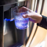 As 10 melhores geladeiras com água na porta de 2023: da Samsung, Philco e mais!
