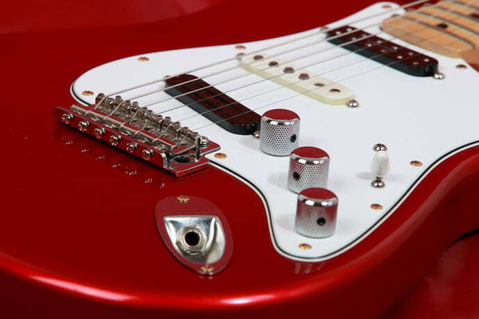 Guitarra elétrica vermelha