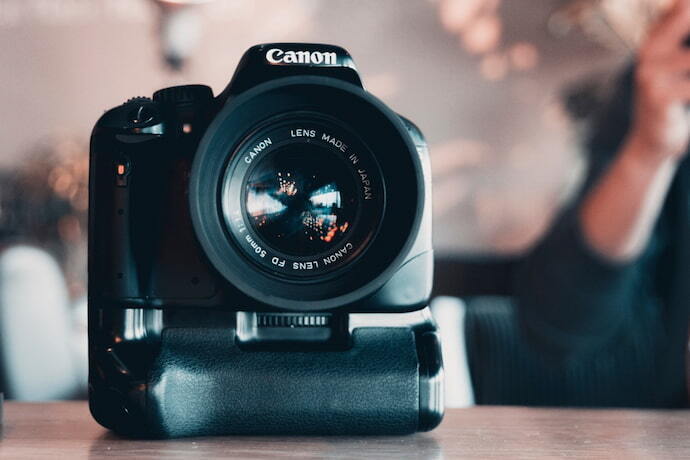 câmeras da Canon na mesa