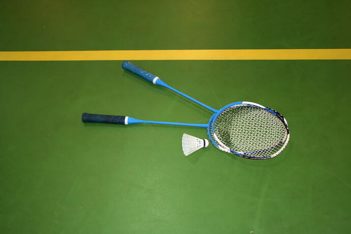 Duas raquetes de badminton 