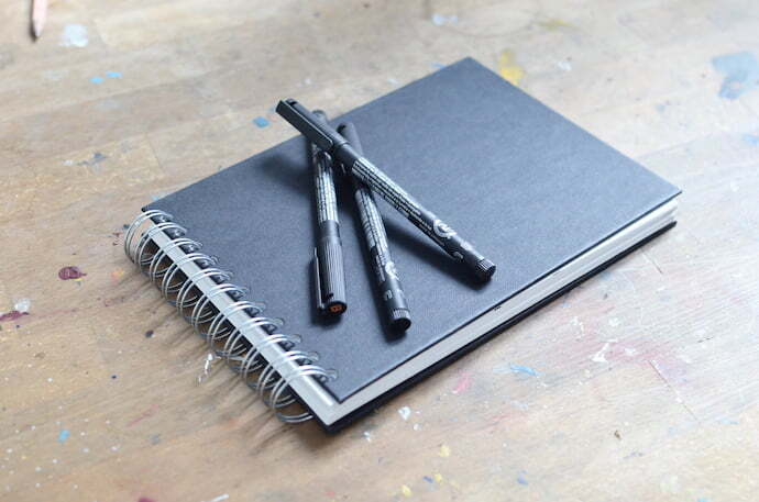 sketchbook e canetas