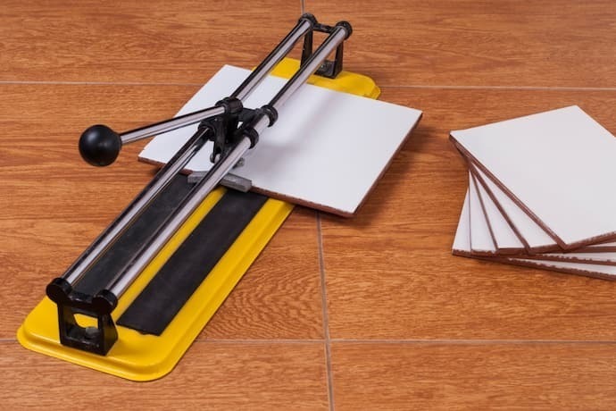 cortador de piso amarela com piso