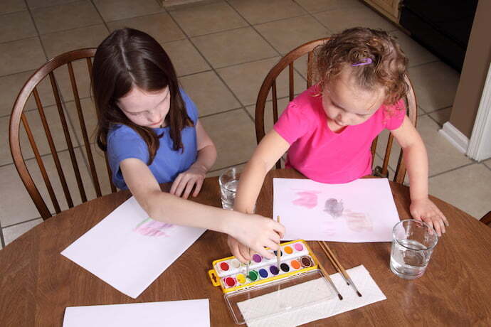 Crianças com Kit de pintura