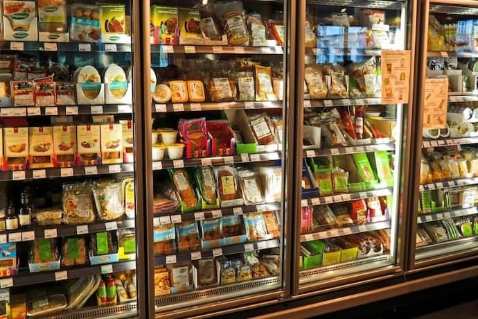 freezers verticais com comidas