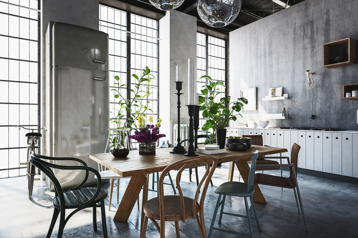 Sala de jantar com paredes cinzas e móveis com variadas texturas e cores neutras.