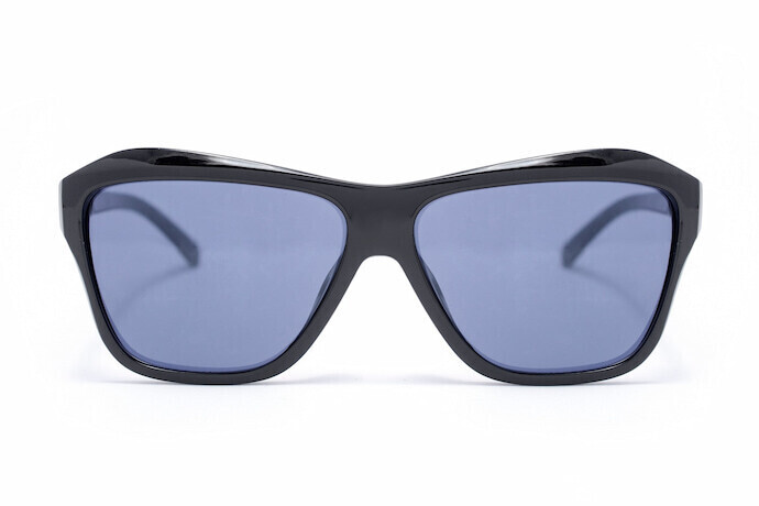 Óculos de sol masculino quadrado preto.