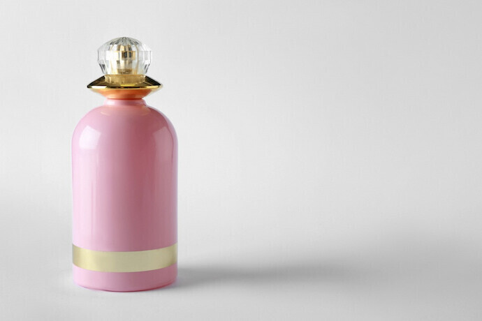 Perfume em frasco rosa
