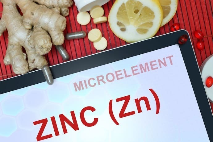 Tablet com informações sobre o zinco, comprimidos, gengibre e limão.