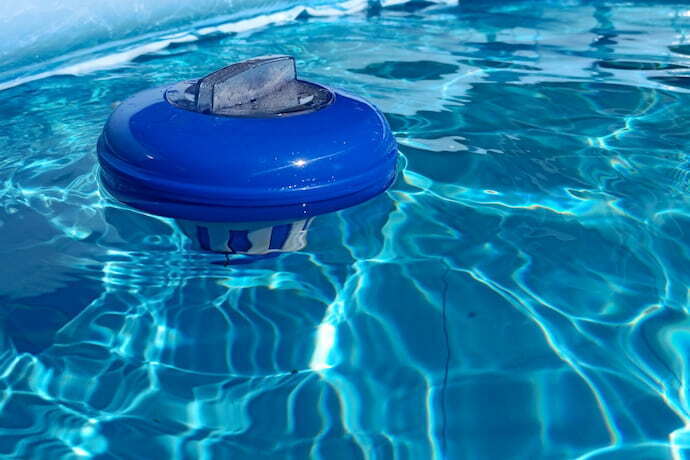 flutuador para piscina azul