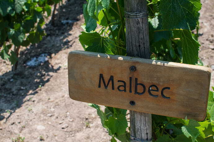 Placa escrito "Malbec"