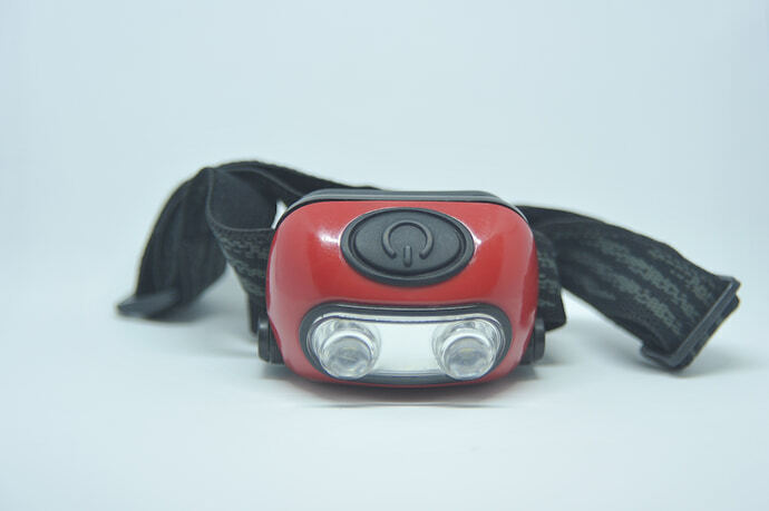 Lanterna de cabeça Coleman de LED com 100 Lumens e BatteryGuard :  : Esporte