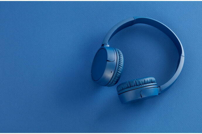 Headphone Bluetooth azul.