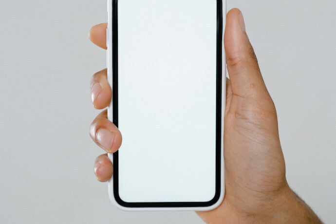 celular com tela branca