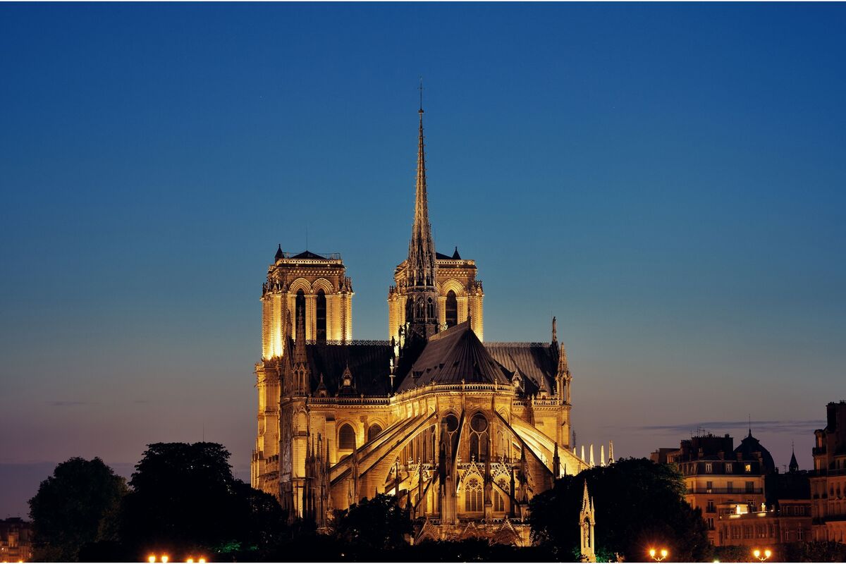 Catedral de Notre Dame em Paris à noite