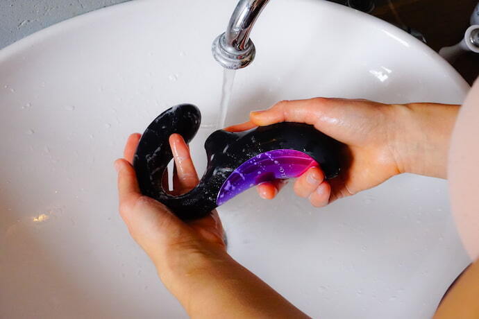 lavando um masturbador masculino