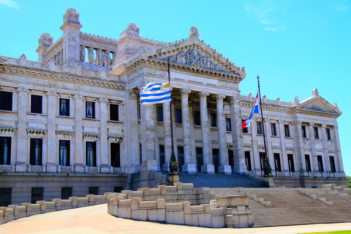 Vista de fora do Palácio Legislativo de Uruguai