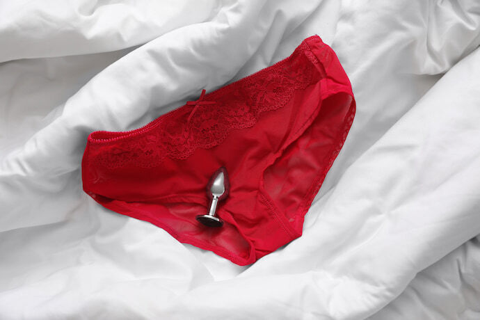plug anal e calcinha vermelha