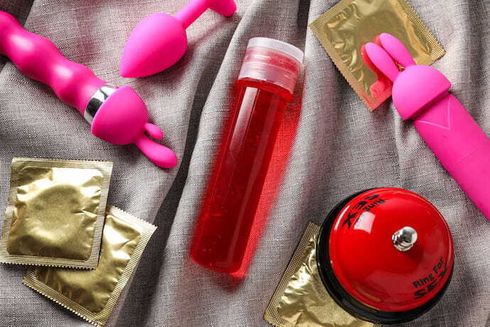 estimulante feminino vermelho com sex toys