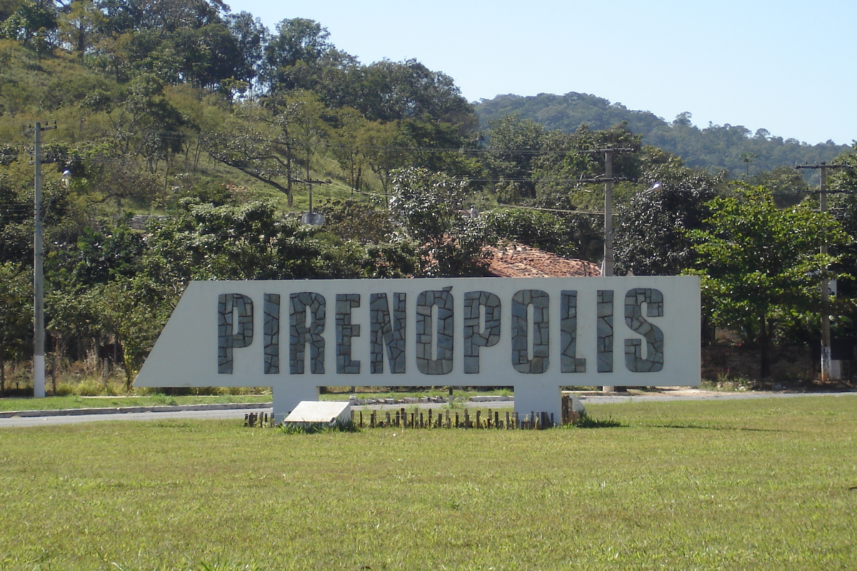 Placa de entrada da cidade de Pirenópolis no estado de Goiás 
