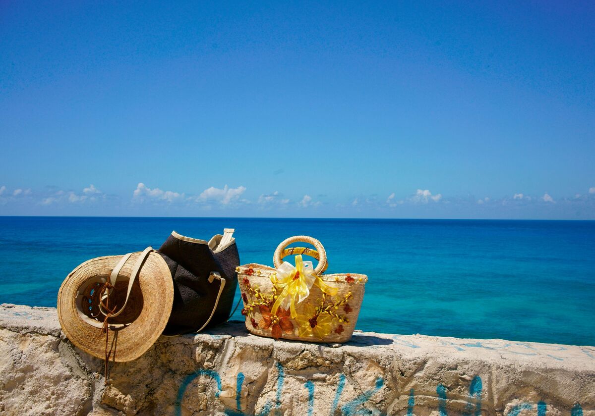 Bolsas em chapéu em vista para praia em Isla Mujeres