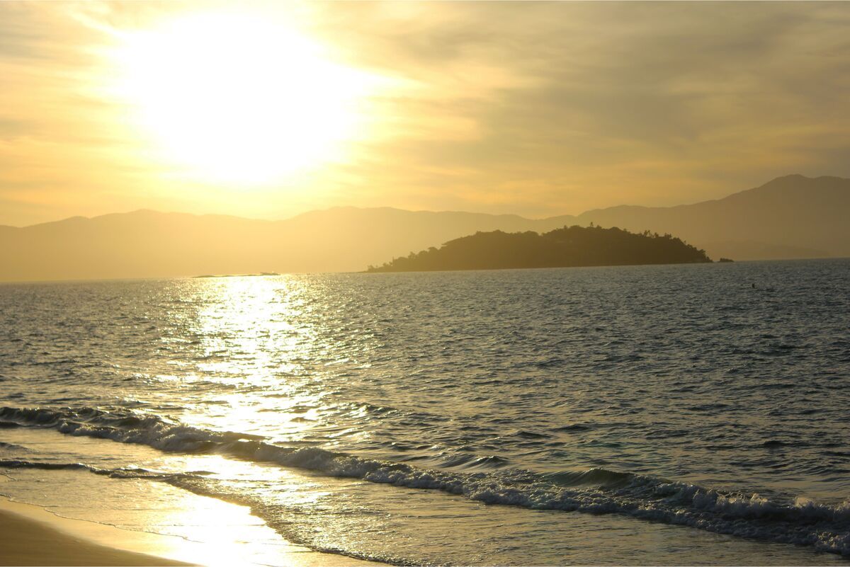 Pôr do sol em praia de Florianópolis 