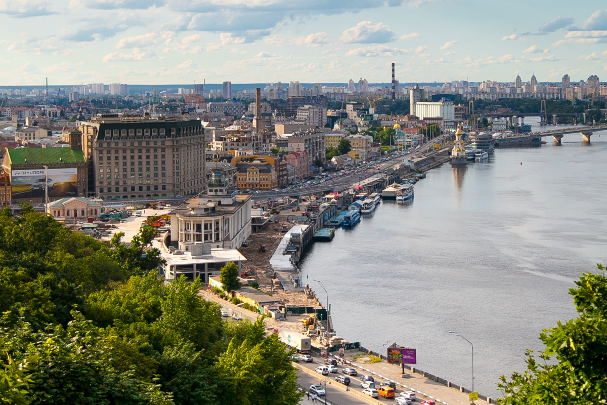 Vista do alto da bela cidade de Kiev.