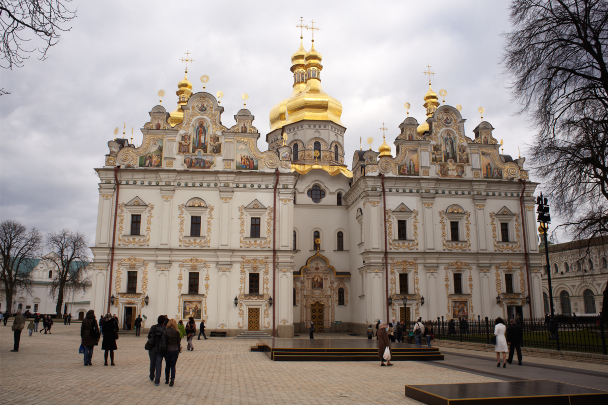 Vista de perto do Mosteiro de Kiev-Petchersk.