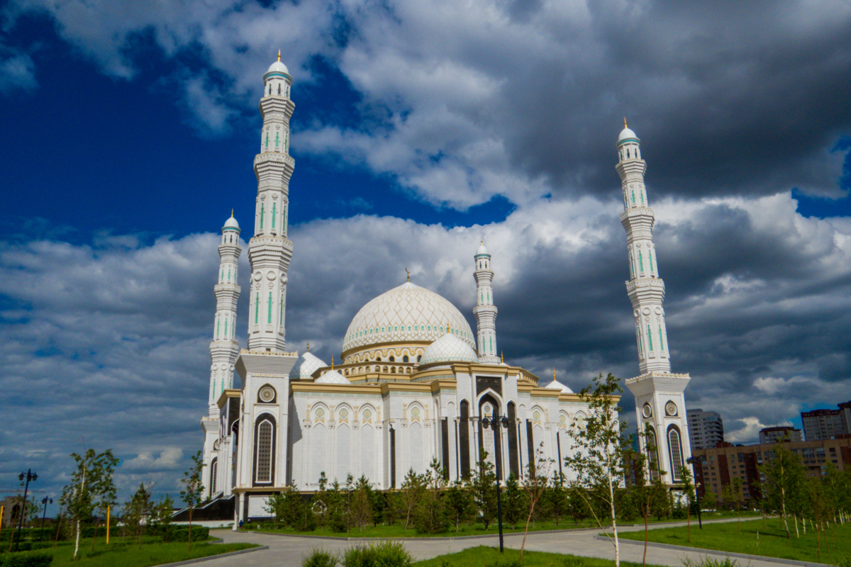 Mesquita de Hazrat Sultan em Nur-Sultan, Cazaquistão.