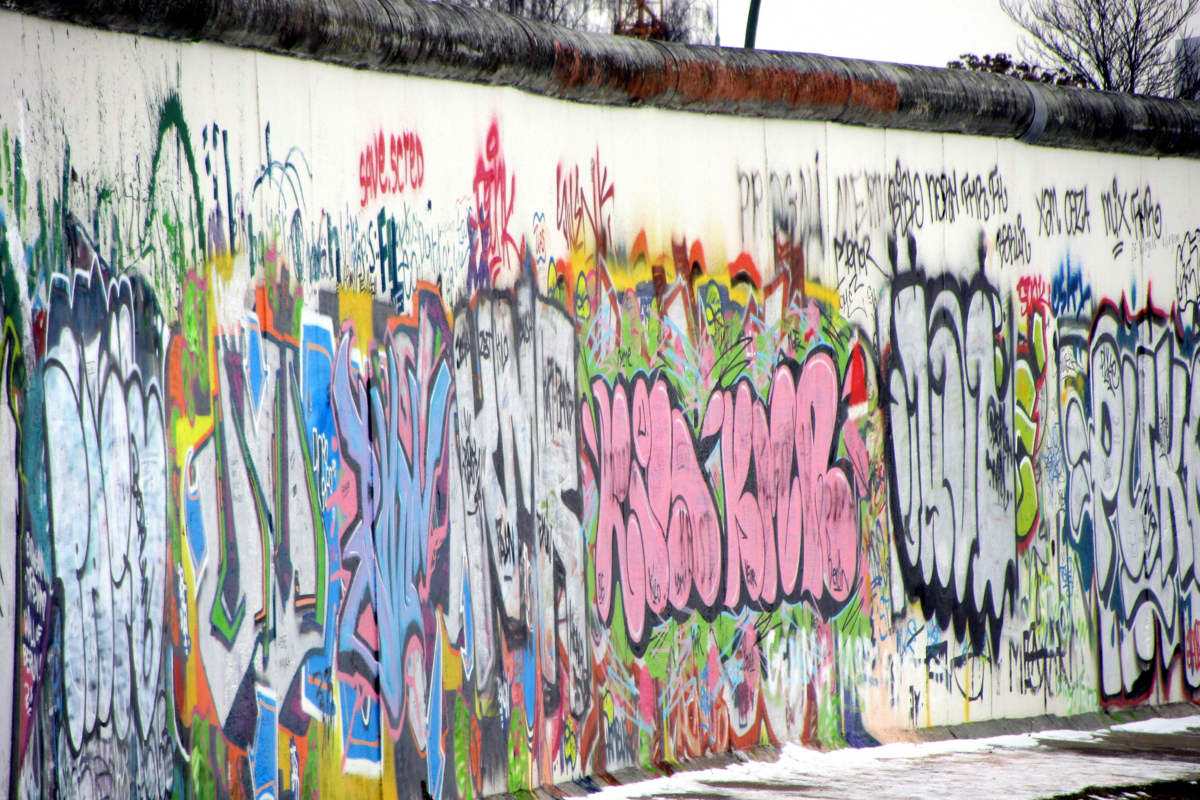 Muro de Berlim pichado 