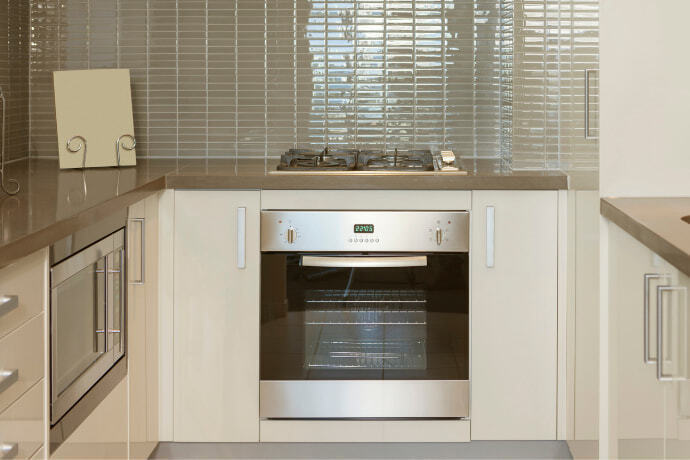 Interior da cozinha moderna com fogão