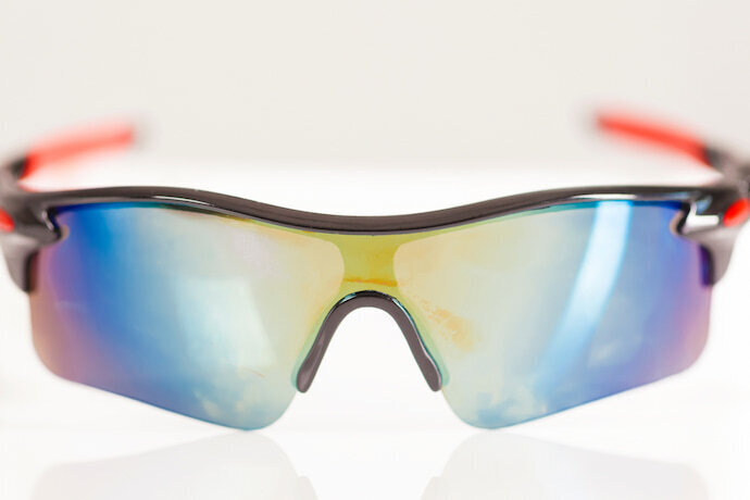 Óculos esportista com lente colorida