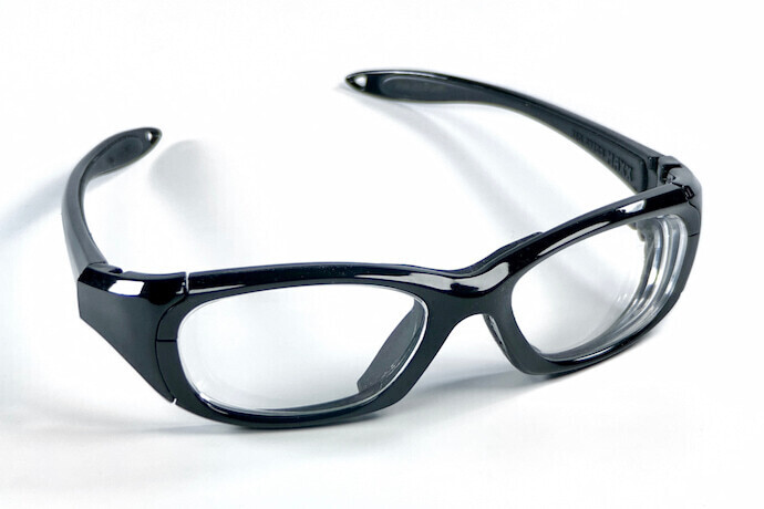 Óculos de esporte com lentes transparentes