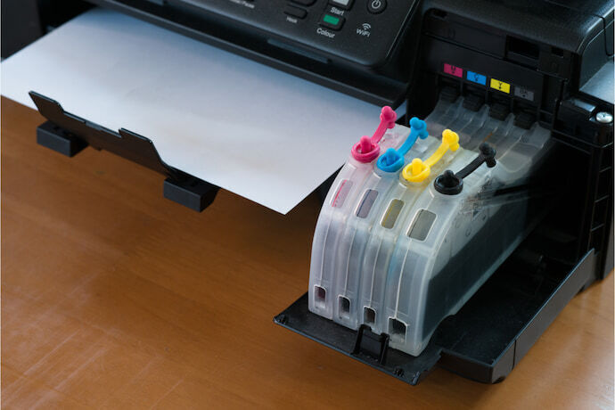 Uma impressora mesa no escritório