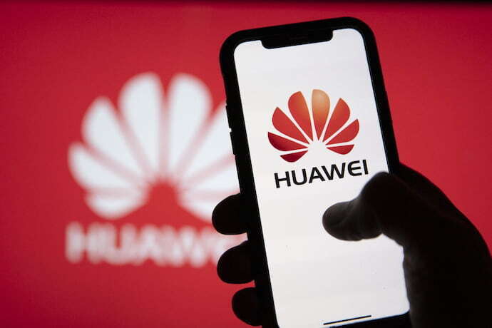 Celular com logo da Huawei