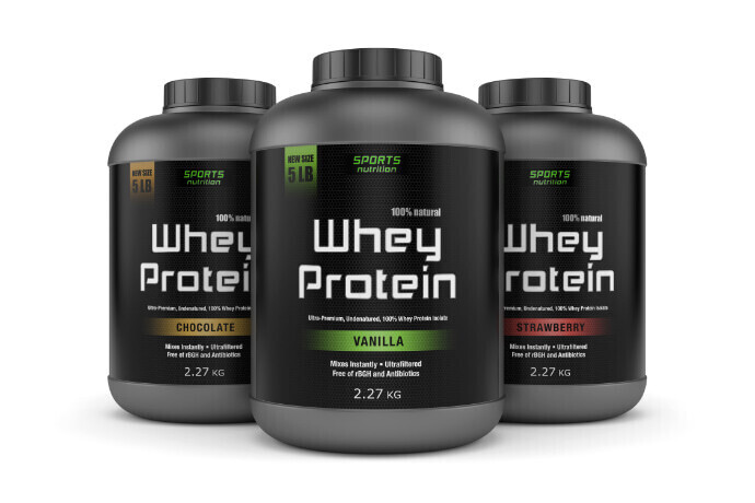 Três potes de whey protein
