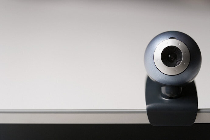 webcam e fundo cinza