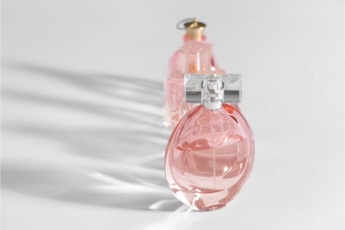 Três frascos de perfumes 