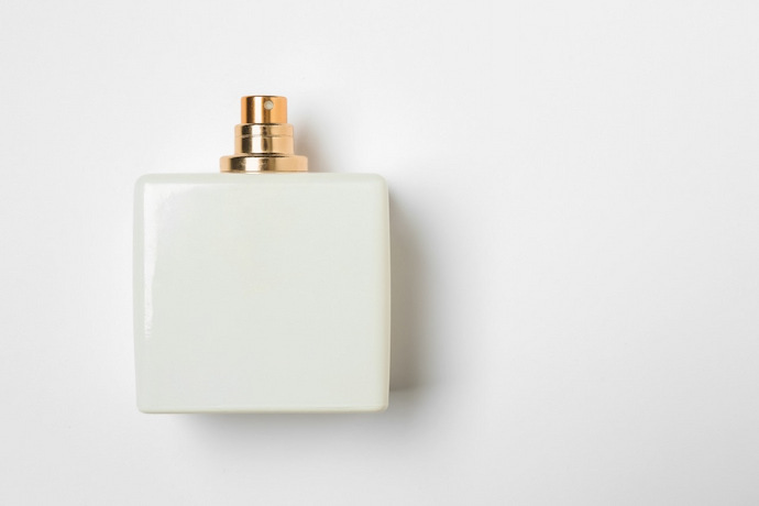 Frasco de perfume branco