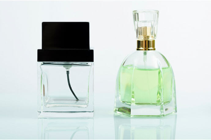 Dois frascos de perfumes