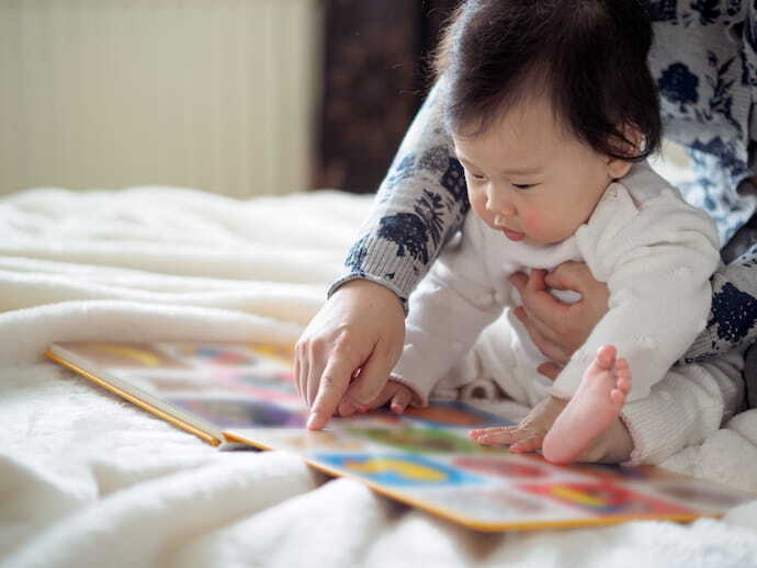 Bebê e livro